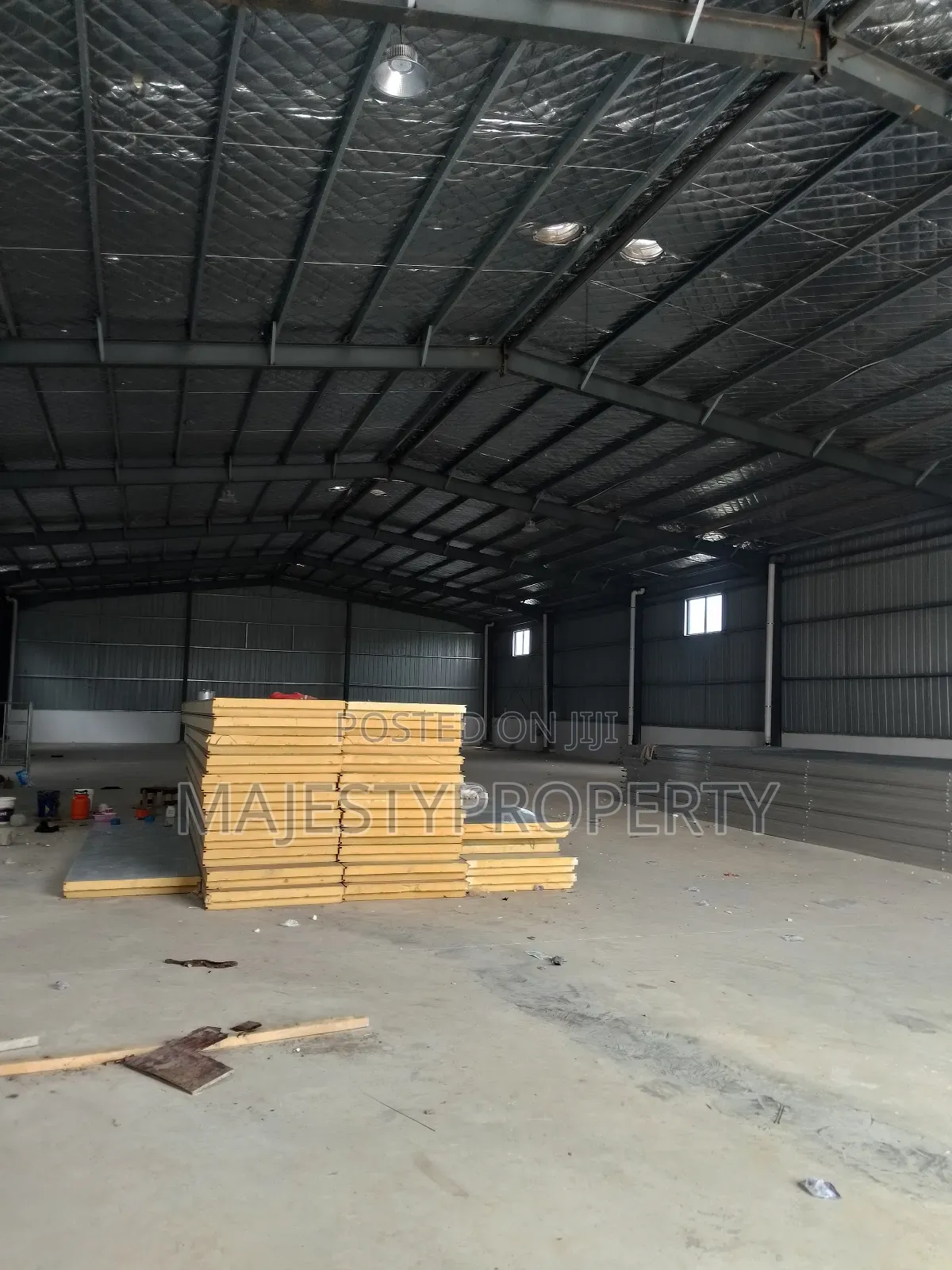 SQM 1000 Warehouse for Rent at Spintex in Spintex