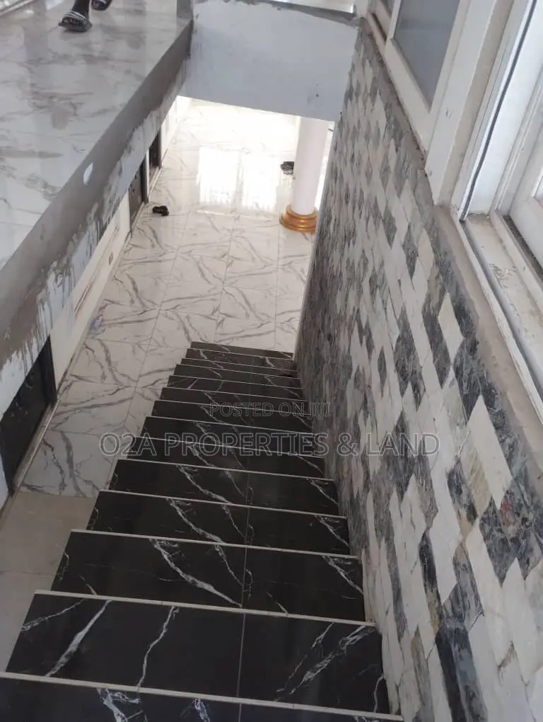 6bdrm House in Tesano, Abeka for rent in Abeka