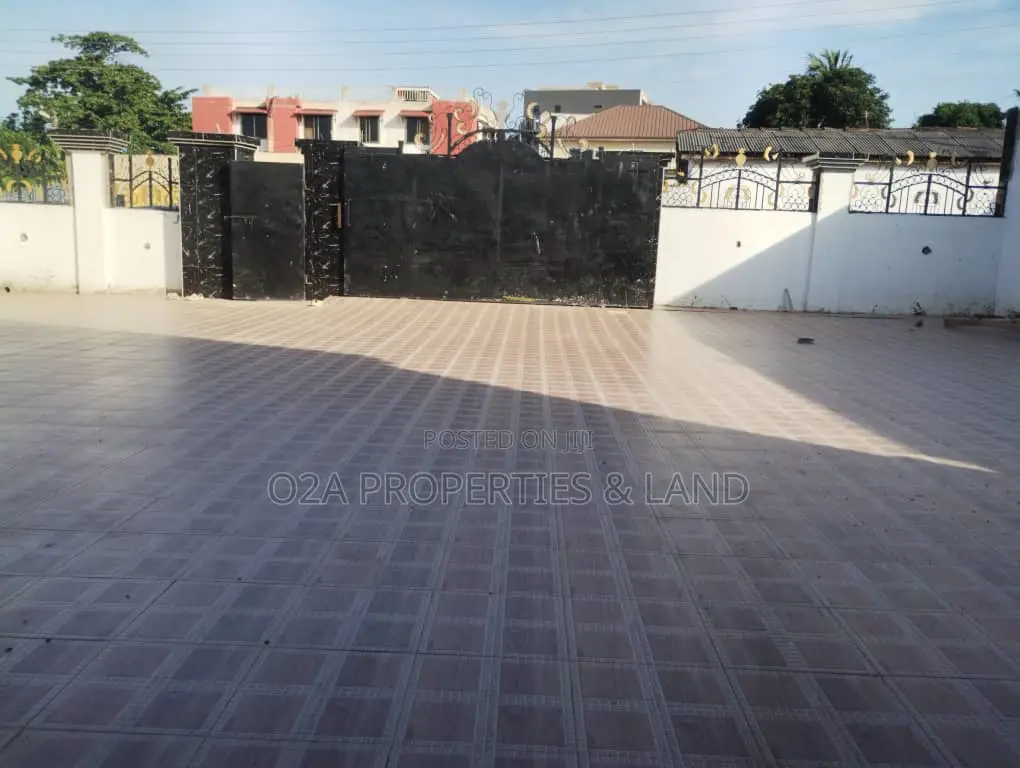 6bdrm House in Tesano, Abeka for rent in Abeka