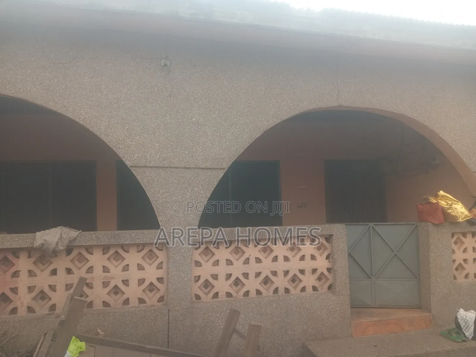 4bdrm Bungalow in Arepa Homes, Madina for rent in Madina