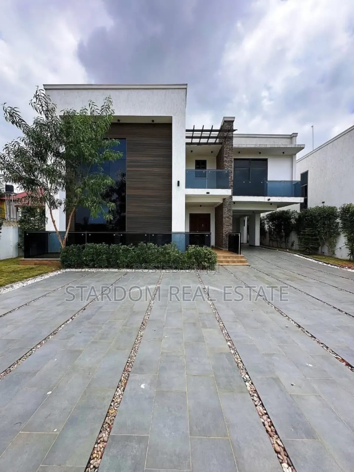 4bdrm Duplex in Trasacco, East Legon for sale in East Legon
