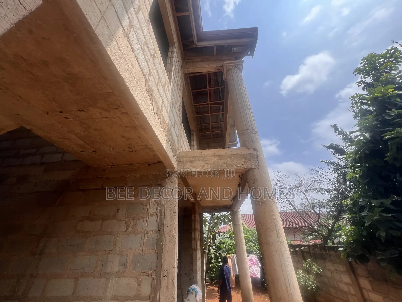 2bdrm Apartment in Bee Decor & Homes, Old Ashomang for sale in Old Ashomang