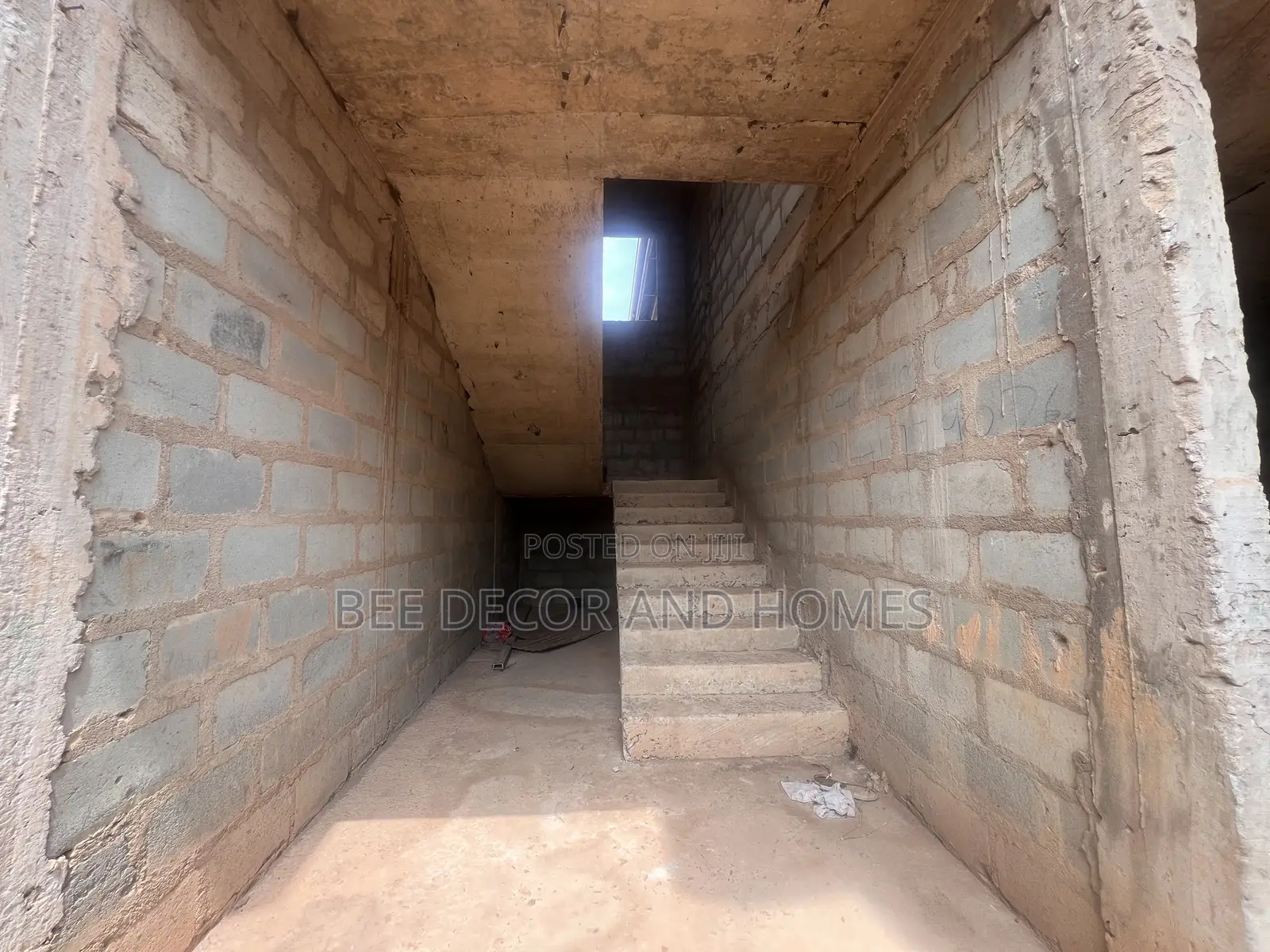 2bdrm Apartment in Bee Decor & Homes, Old Ashomang for sale in Old Ashomang