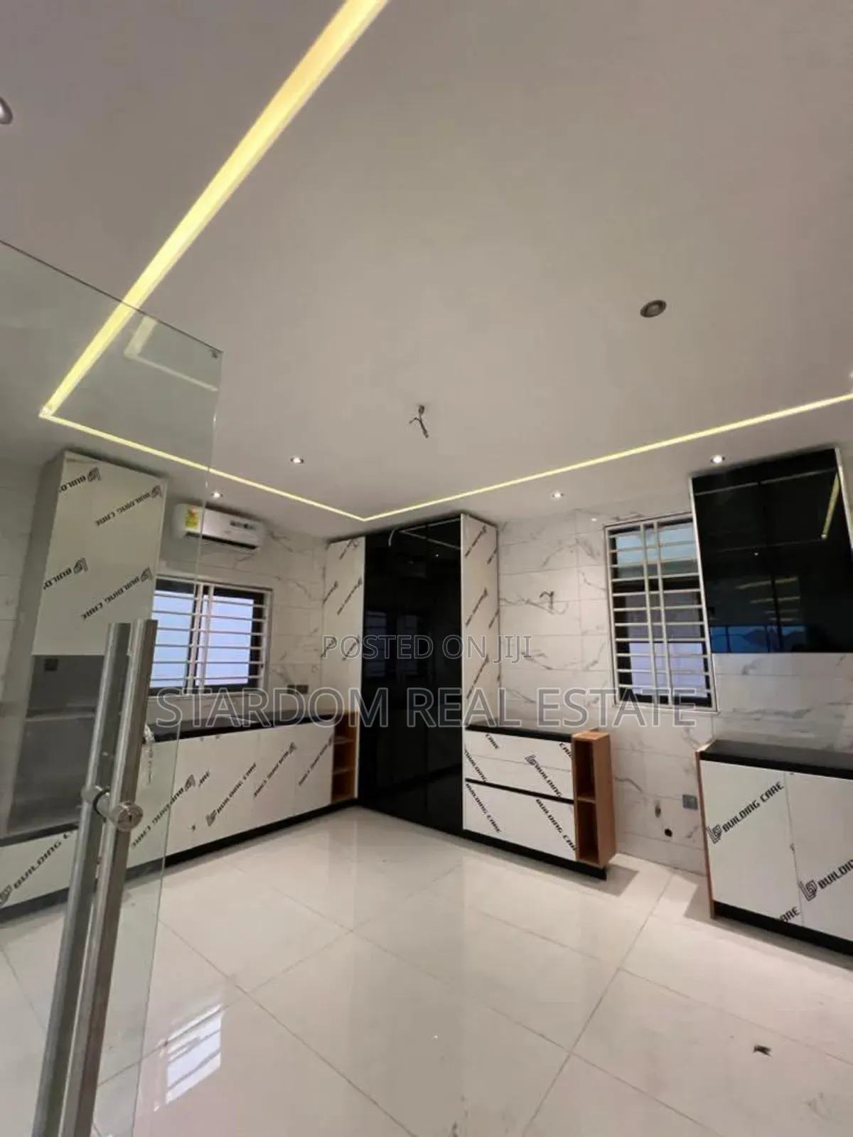 5bdrm Duplex in Ashaley Botwe for sale in Ashaley Botwe