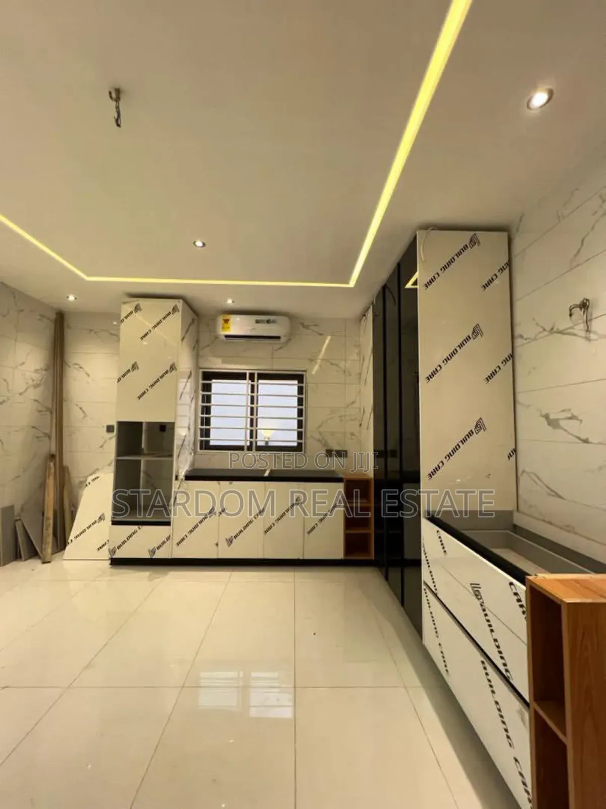 5bdrm Duplex in Ashaley Botwe for sale in Ashaley Botwe