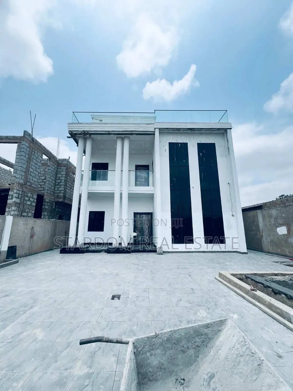 4bdrm Duplex in Ashaley Botwe for sale in Ashaley Botwe