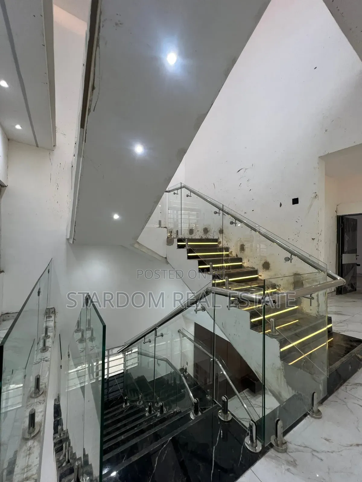 4bdrm Duplex in Ashaley Botwe for sale in Ashaley Botwe