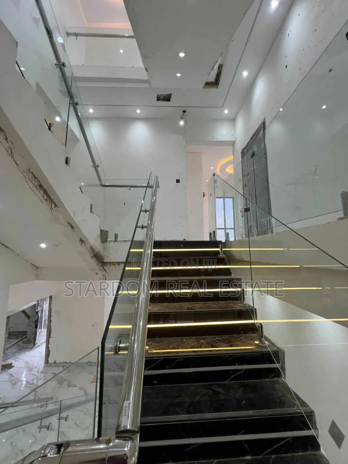4bdrm Duplex in Ashaley Botwe for sale in Ashaley Botwe