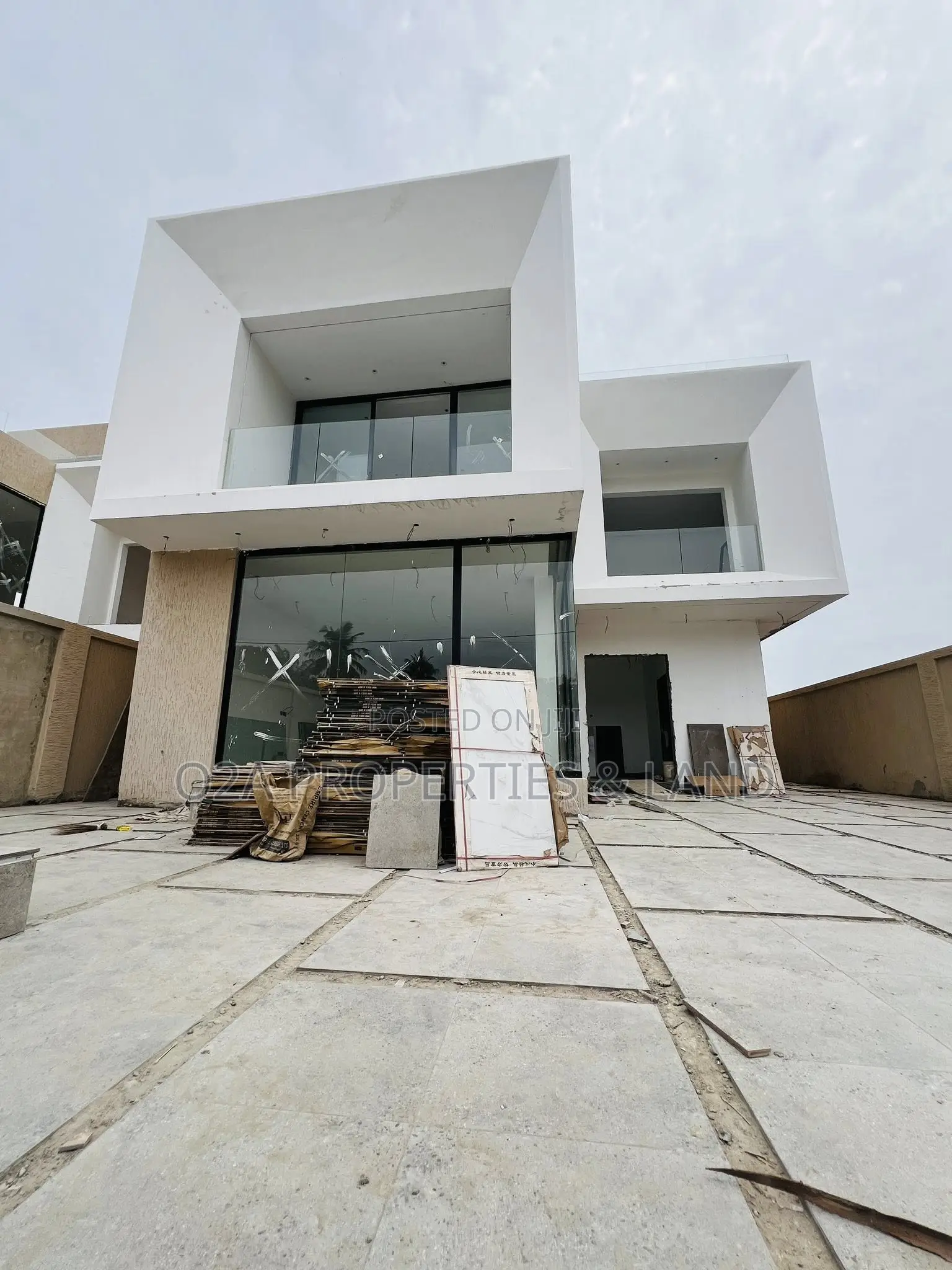 5bdrm House in Ashaley Botwe, Lake Side Estate for sale in Lake Side Estate
