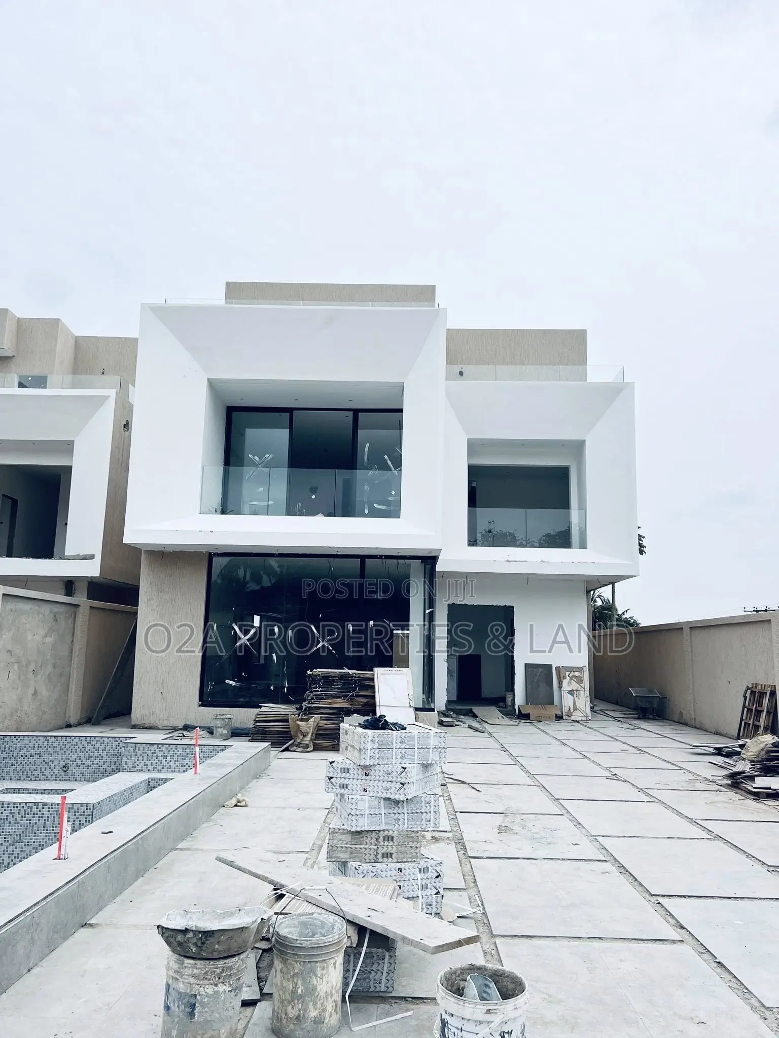 5bdrm House in Ashaley Botwe, Lake Side Estate for sale in Lake Side Estate