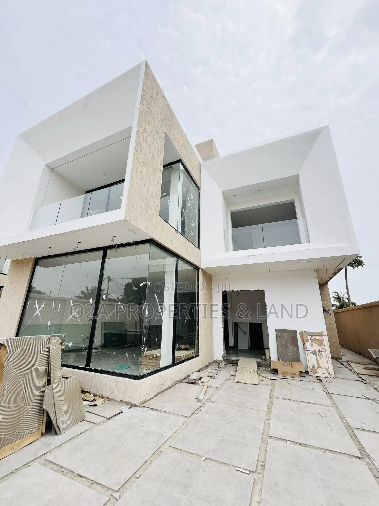 5bdrm House in Ashaley Botwe, Lake Side Estate for sale in Lake Side Estate