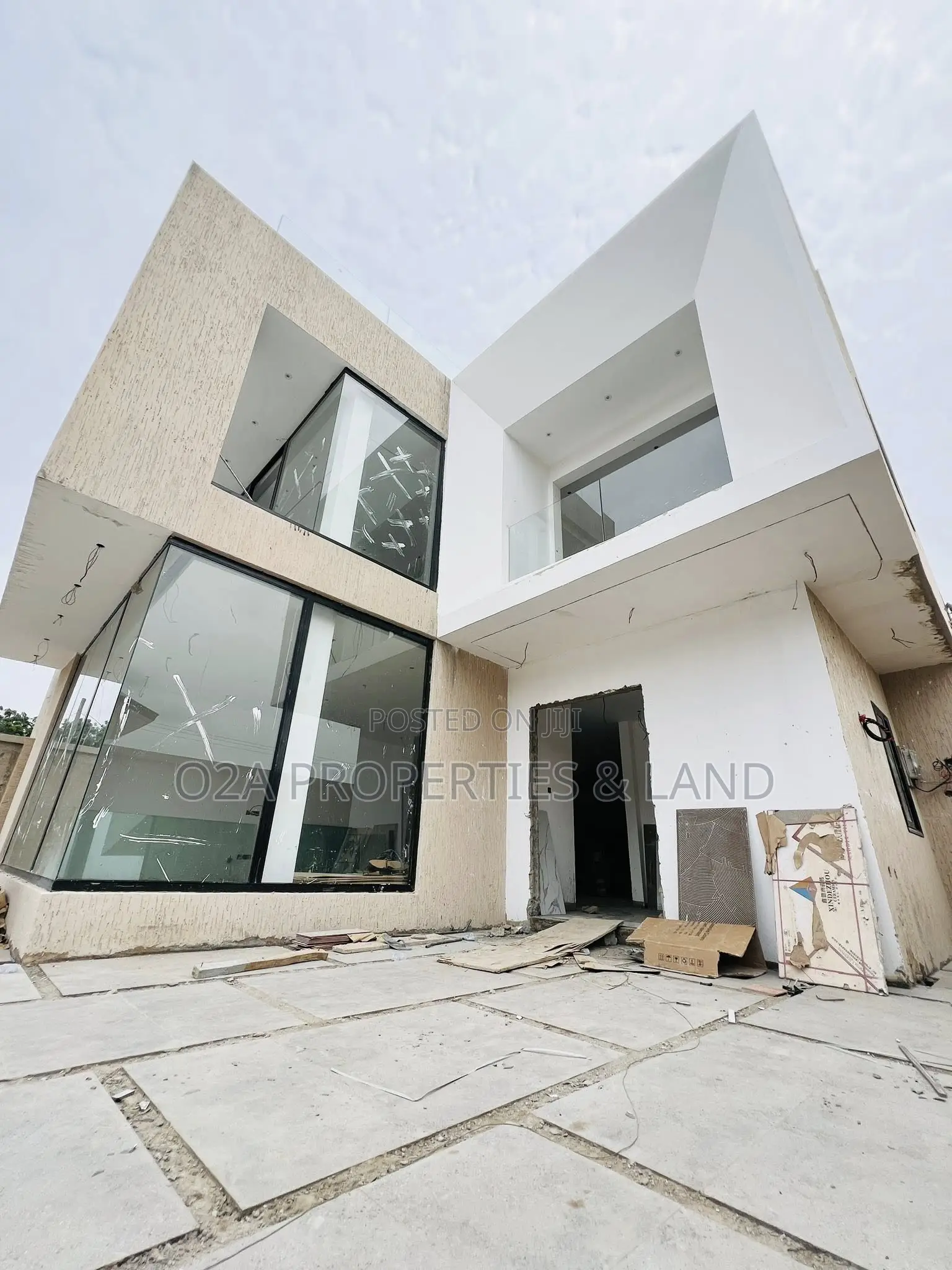 5bdrm House in Ashaley Botwe, Lake Side Estate for sale in Lake Side Estate