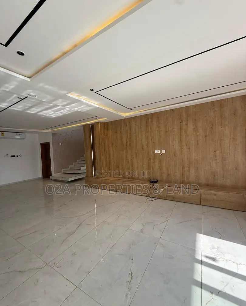 4bdrm House in Lakeside Estate for sale in Lake Side Estate