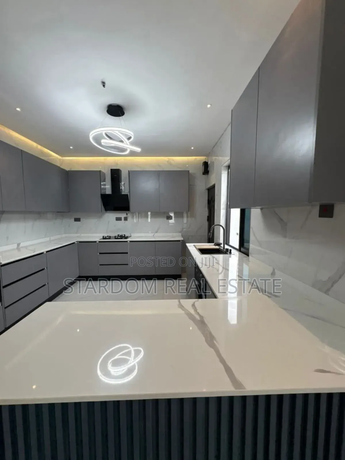 3bdrm Duplex in Lakeside Estate for sale in Lake Side Estate