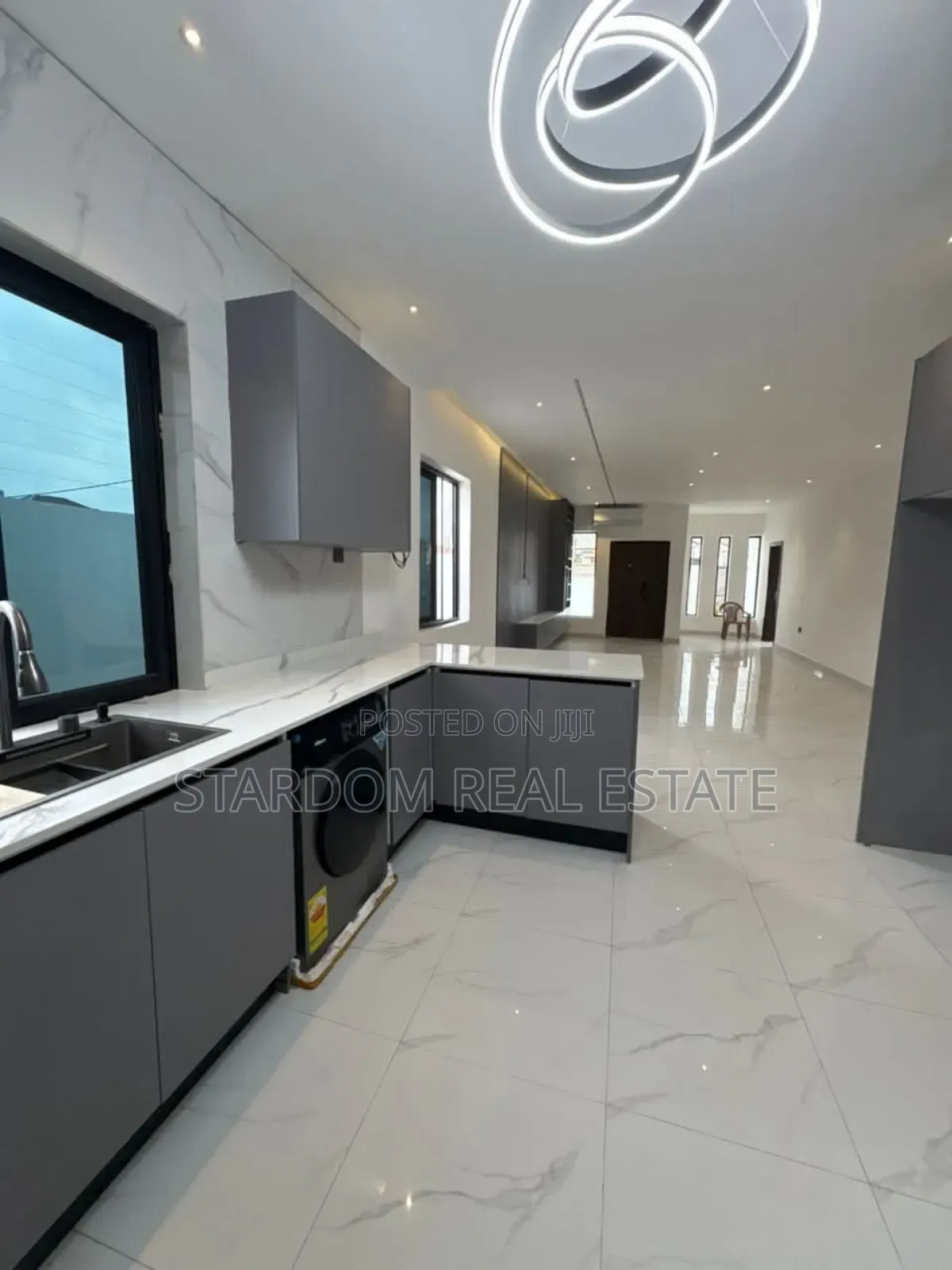 3bdrm Duplex in Lakeside Estate for sale in Lake Side Estate