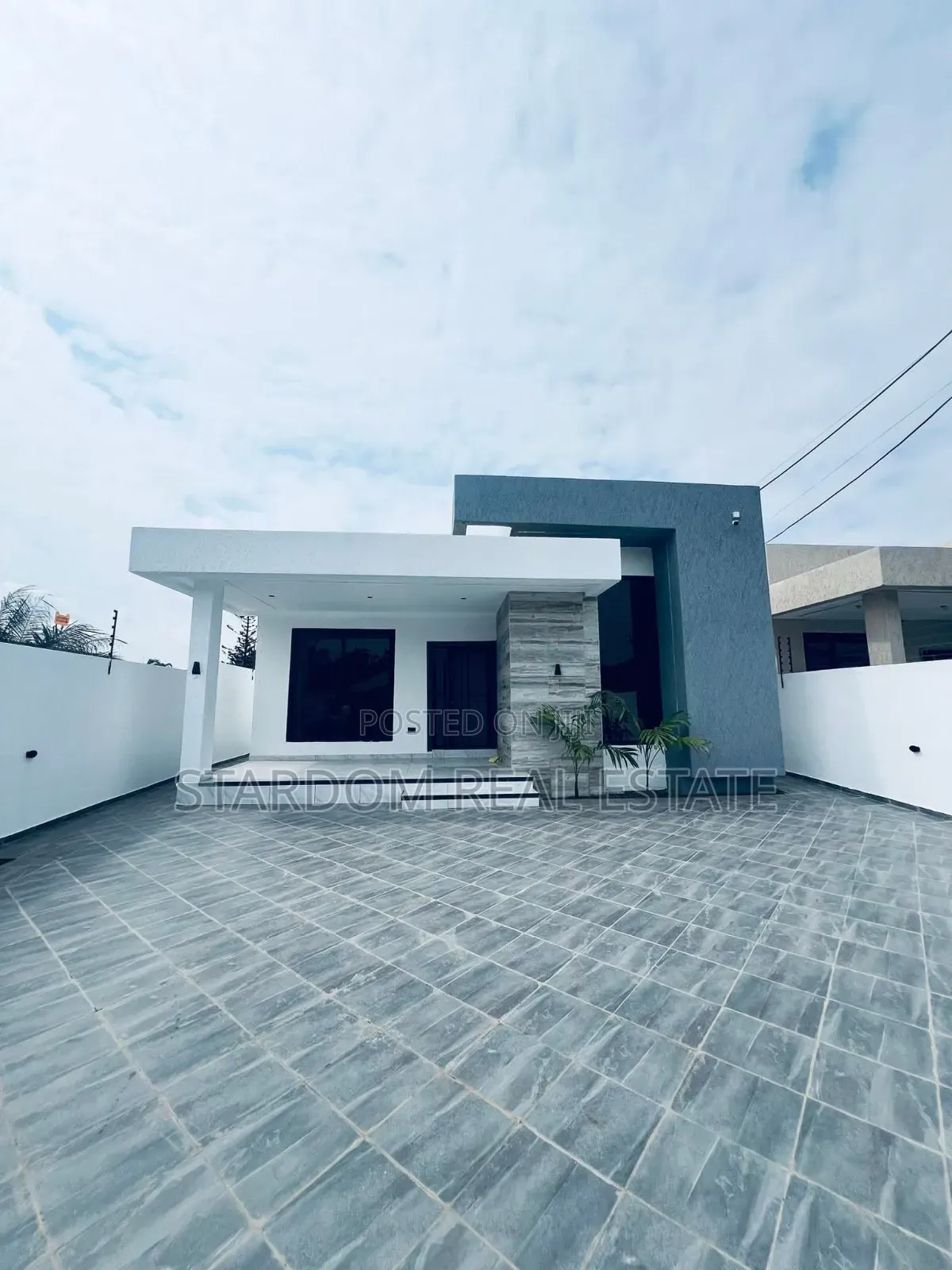 3bdrm Duplex in Lakeside Estate for sale in Lake Side Estate