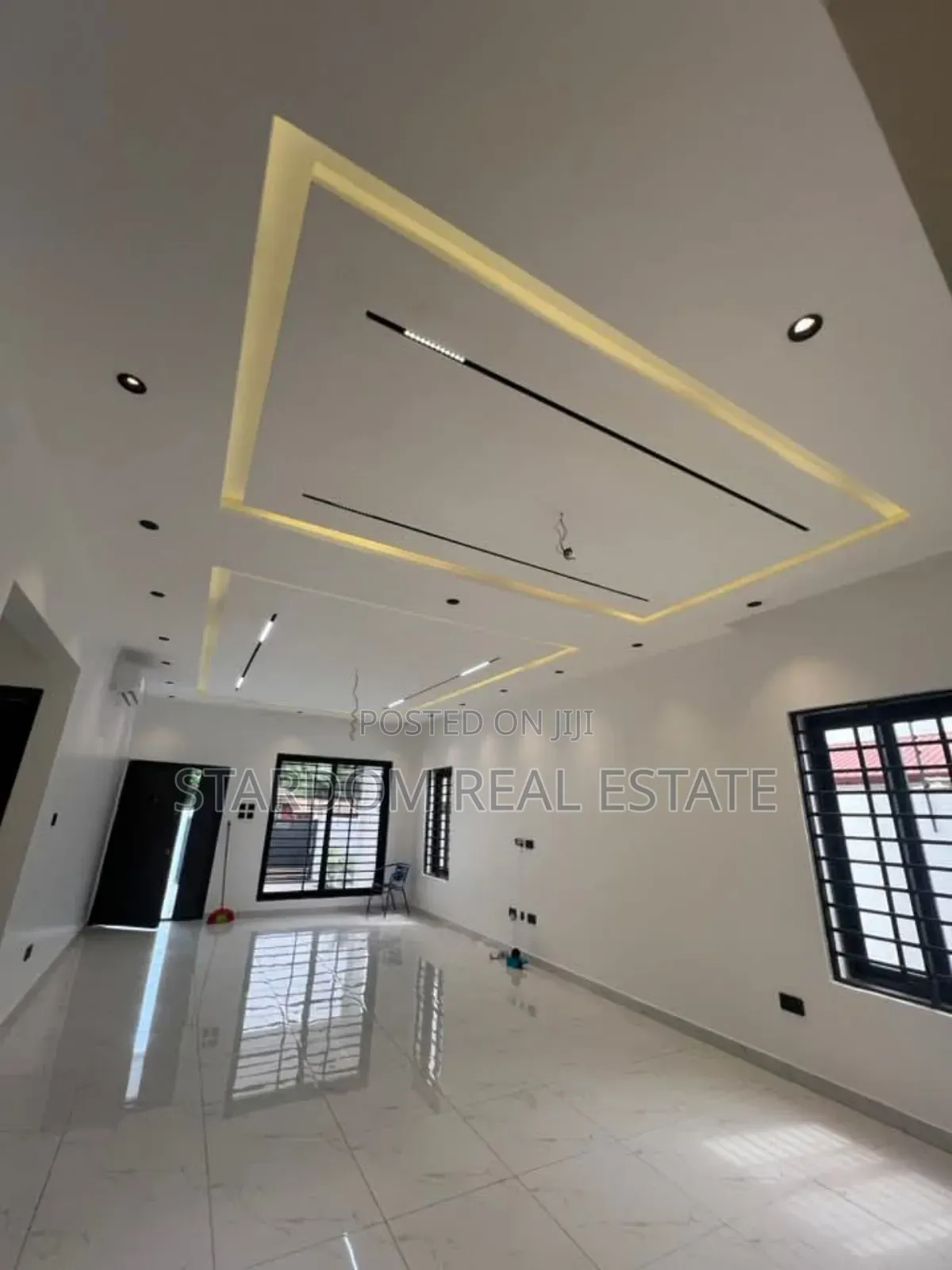3bdrm Duplex in Lakeside Estate for sale in Lake Side Estate