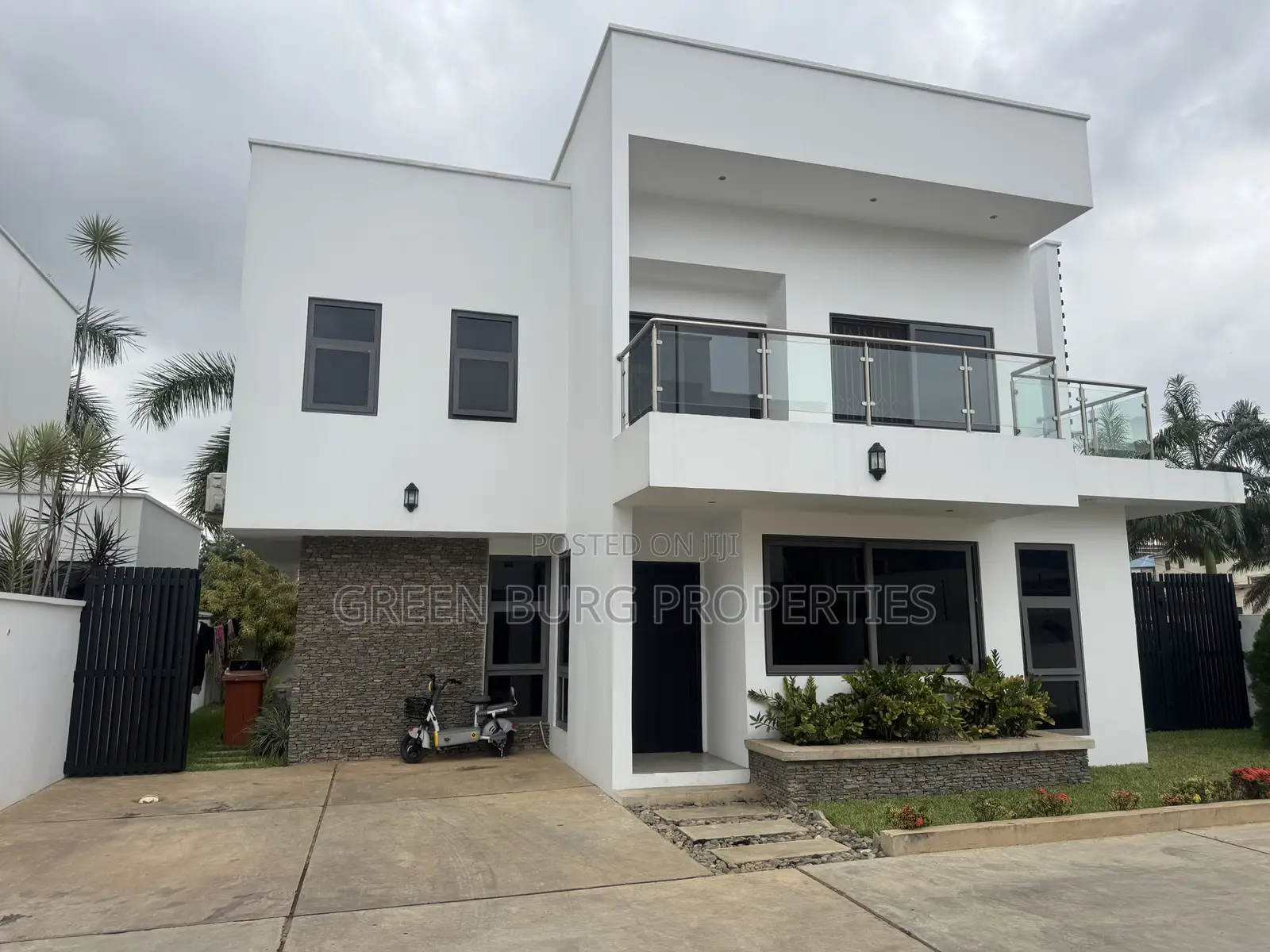 3bdrm Townhouse/Terrace in East Legon for sale in East Legon
