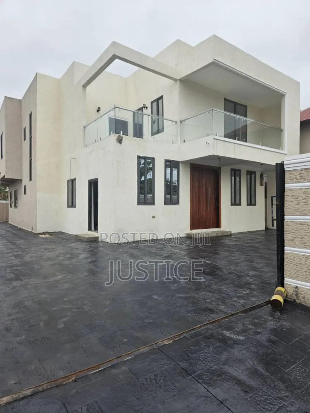 4bdrm House in Oyarifa, Ghana Flag for sale in Ghana Flag