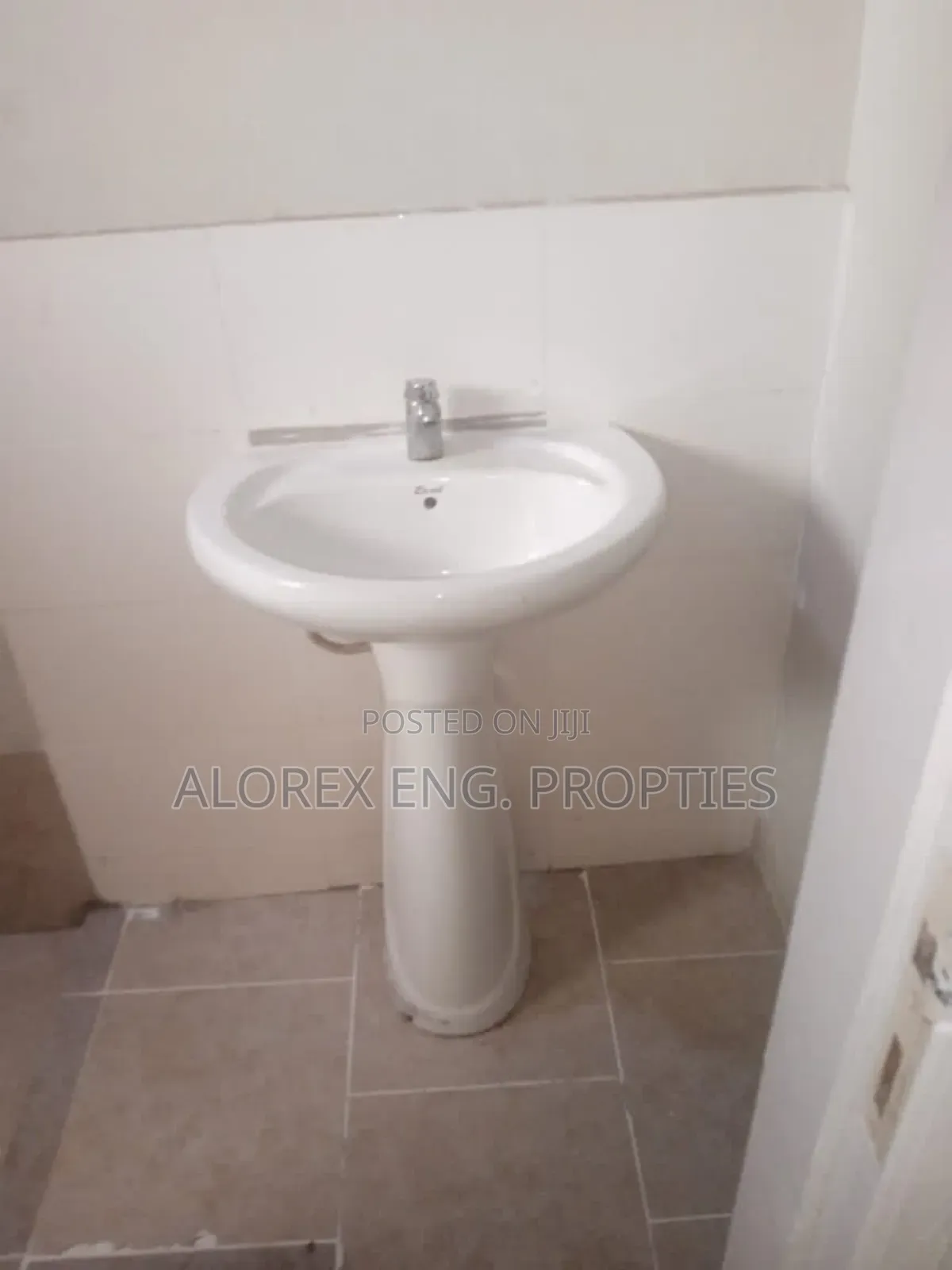 2bdrm Apartment in Amanfro, Adenta for rent in Adenta