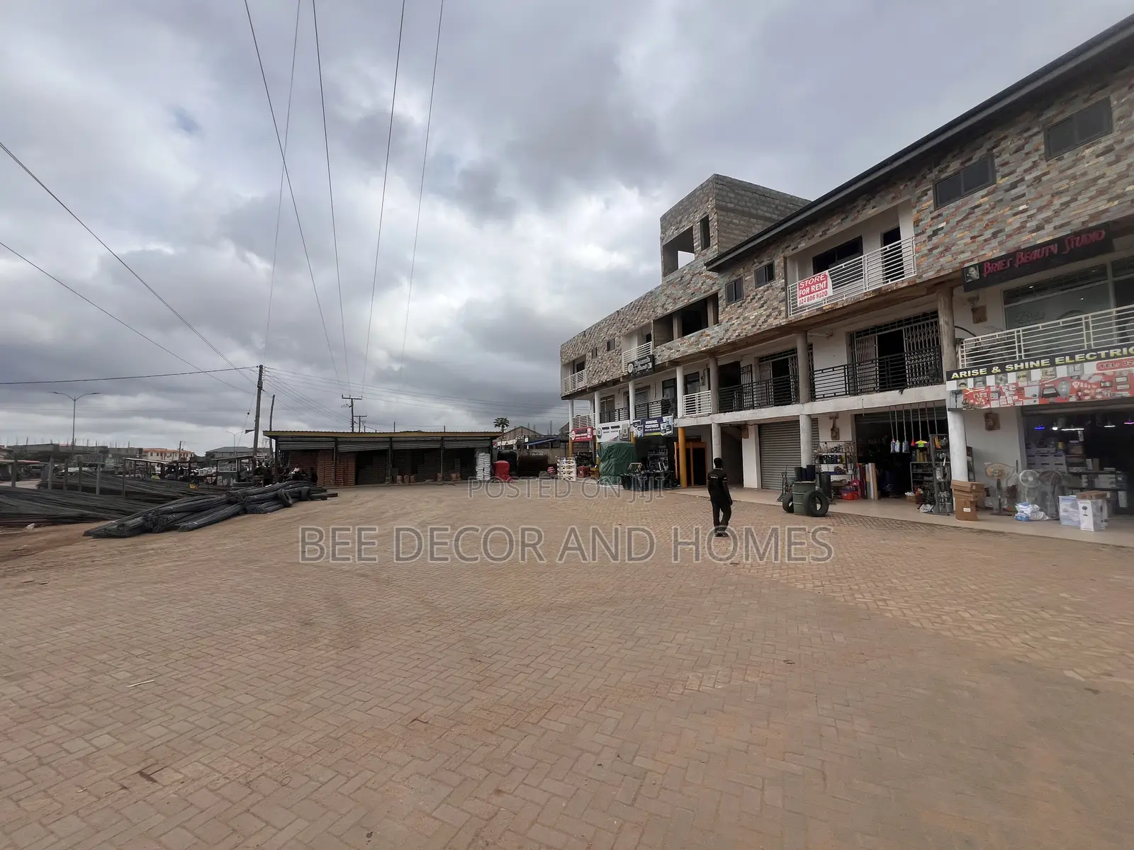 Main Oyarifa Road Shop to Let in Oyarifa