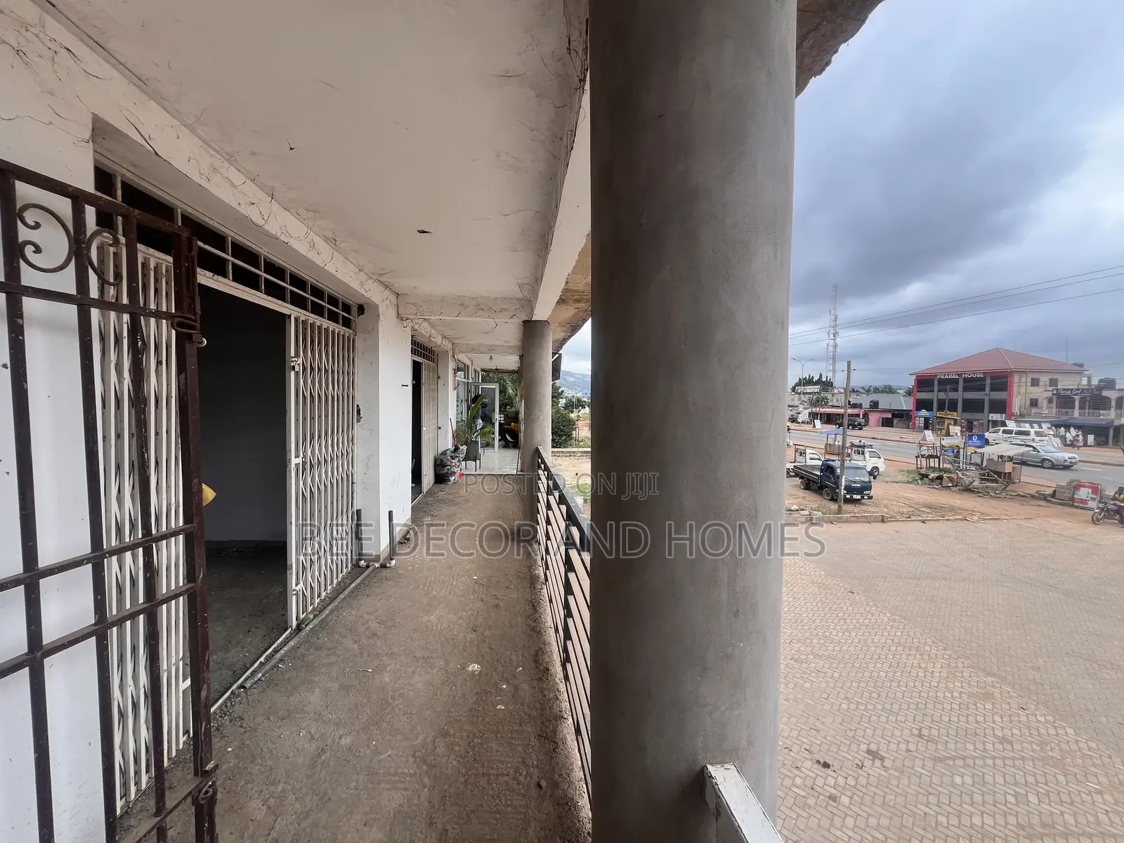 Main Oyarifa Road Shop to Let in Oyarifa