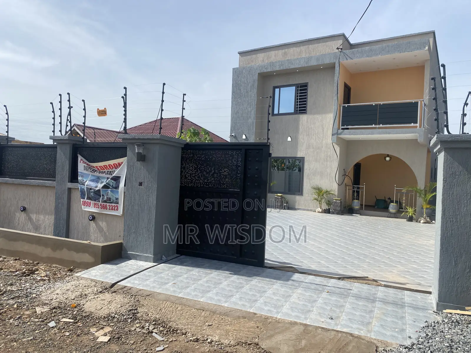 4bdrm Duplex in Lakeside Estate, Ashaley Botwe for sale in Ashaley Botwe