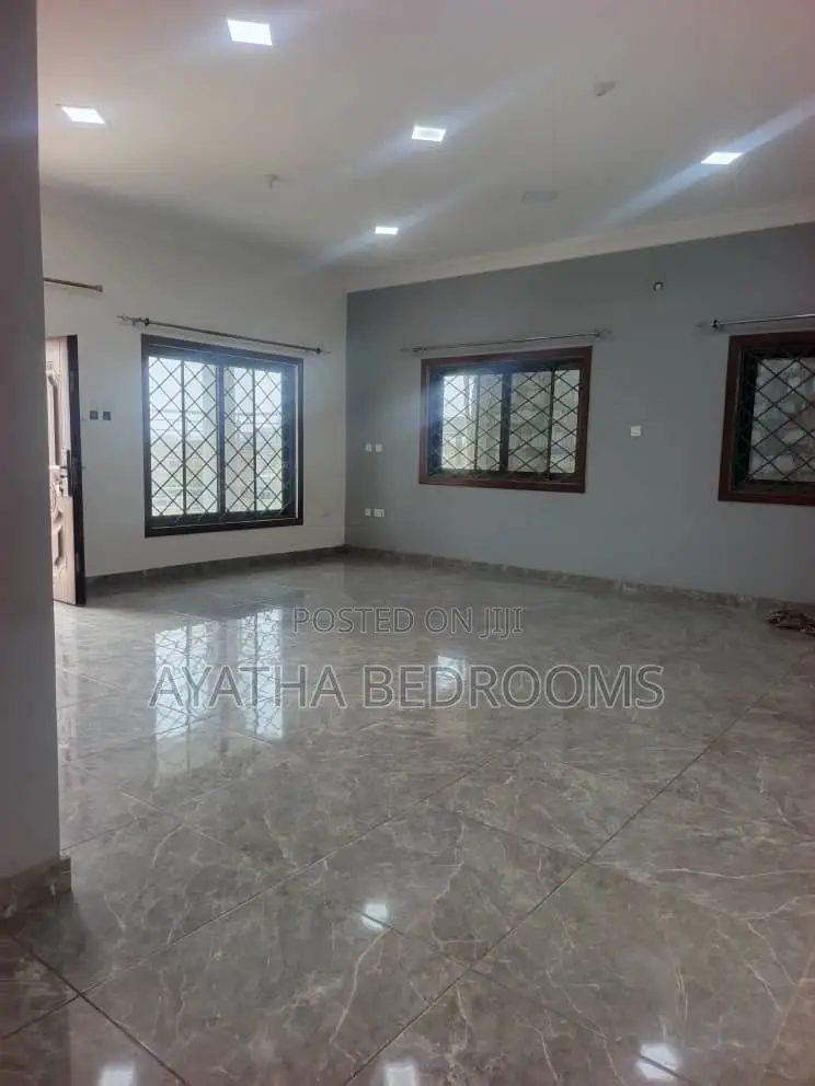 2bdrm Apartment in Modern Bedroom, Ledzokuku-Krowor for rent in Ledzokuku-Krowor