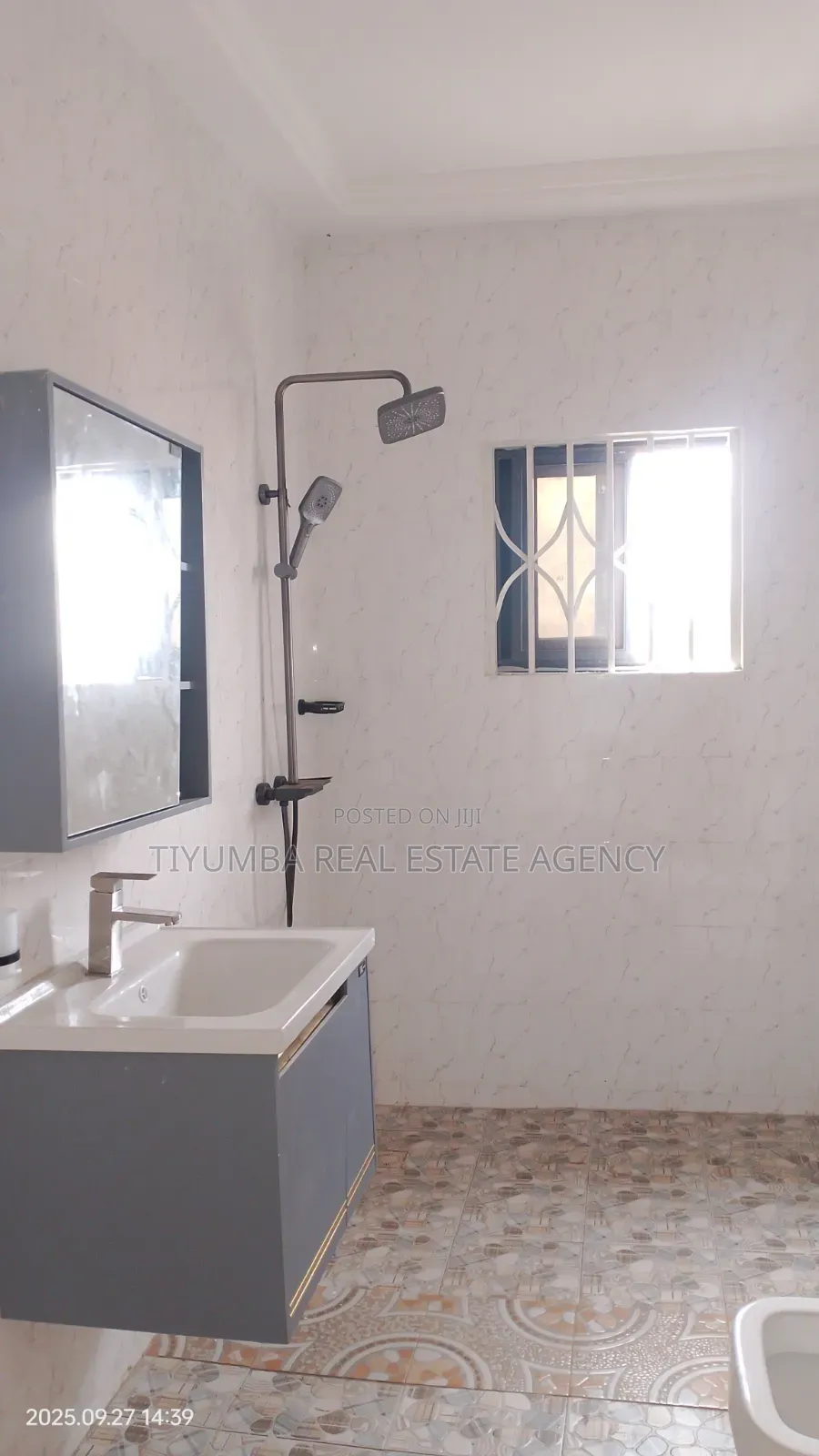 3bdrm Apartment in Tiyumba Agency., West Legon for rent in West Legon