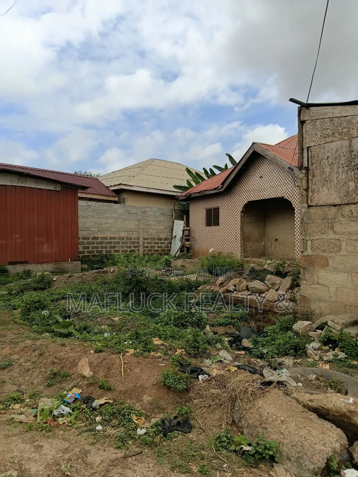 Plot of Land in Lake Side Estate