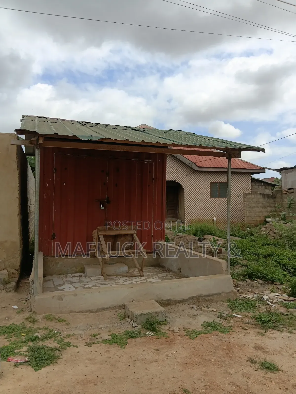 Plot of Land in Lake Side Estate