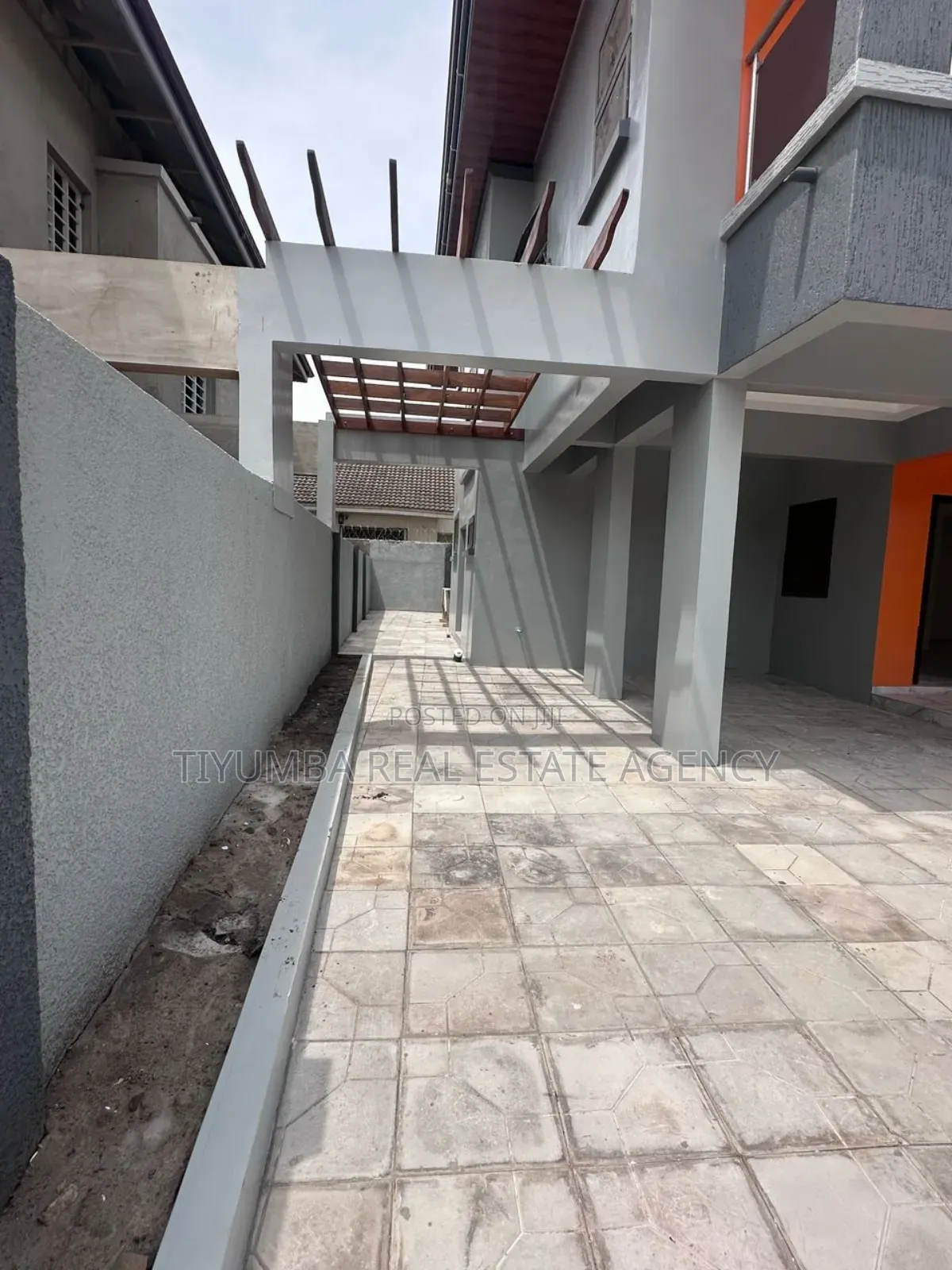 4bdrm Duplex in Tiyumba Agency., Haatso for sale in Haatso