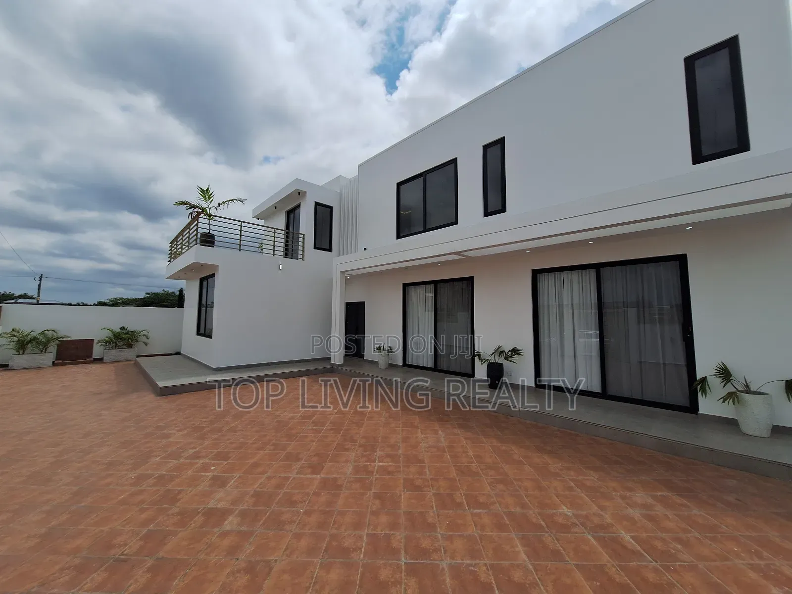 Furnished 4bdrm House in Legon Hills, Ashaley Botwe for sale in Ashaley Botwe