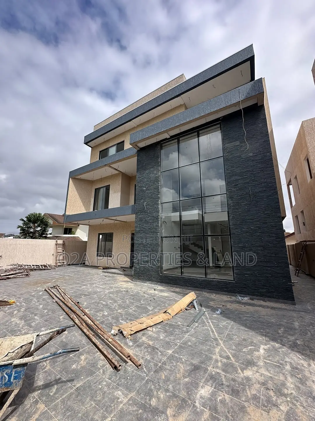 4bdrm House in East Legon, American House for sale in American House