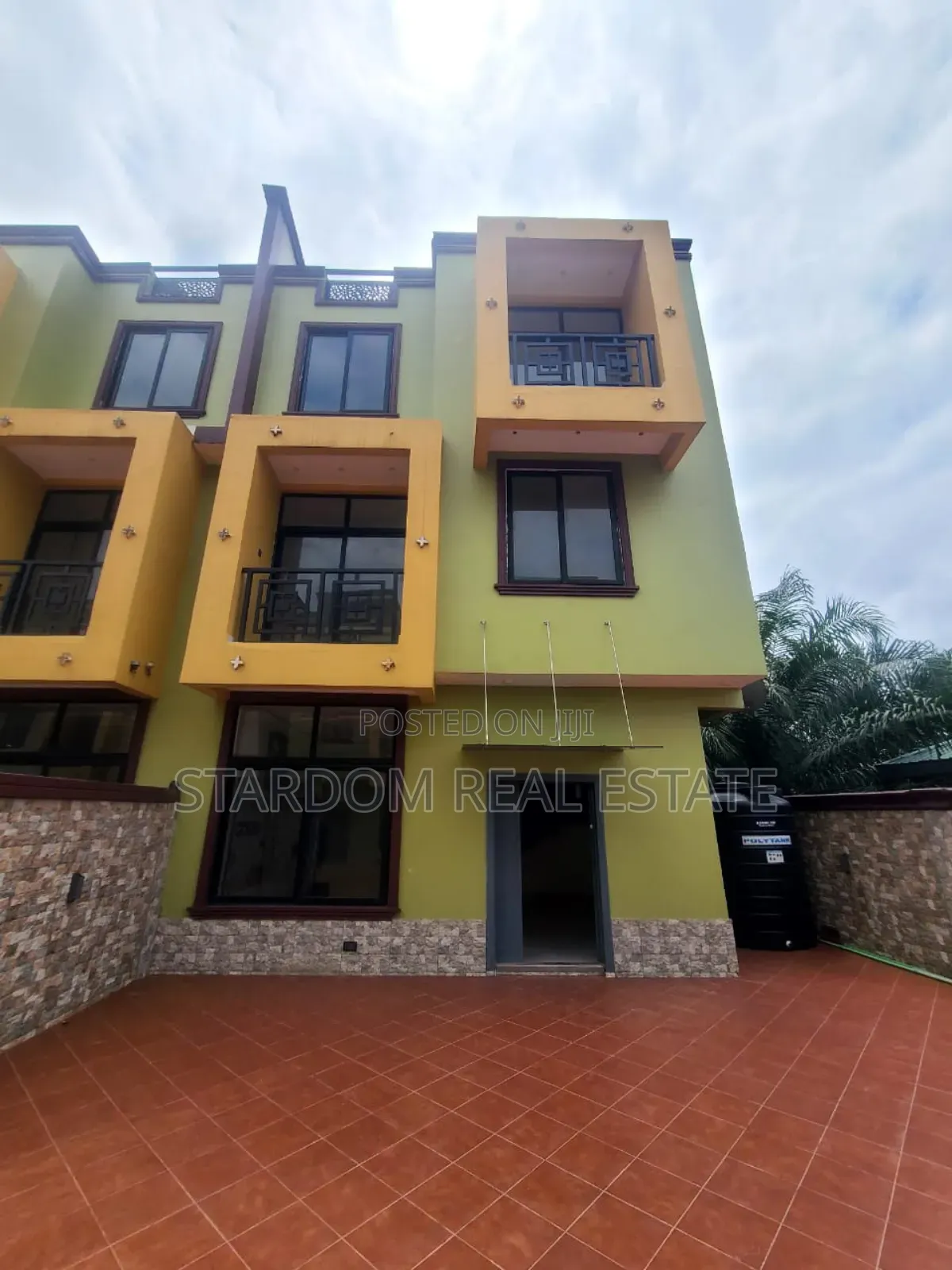 4bdrm Duplex in School Junction, Ashaley Botwe for rent in Ashaley Botwe
