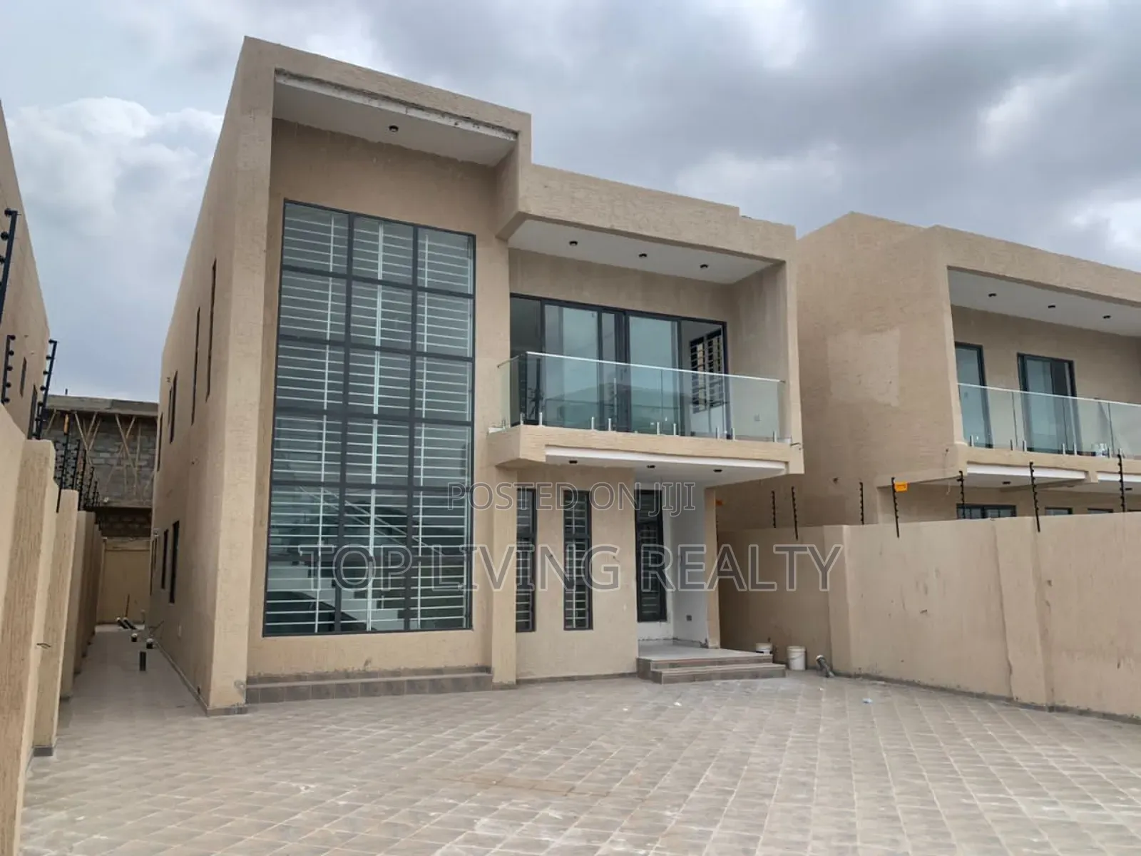 4bdrm Townhouse/Terrace in Legon Hills, Ashaley Botwe for sale in Ashaley Botwe