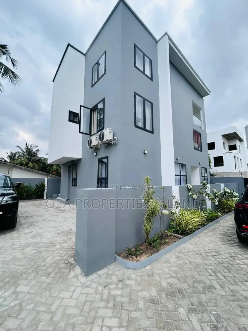 Furnished 4bdrm Townhouse / Terrace in Labone for rent in Labone Junction