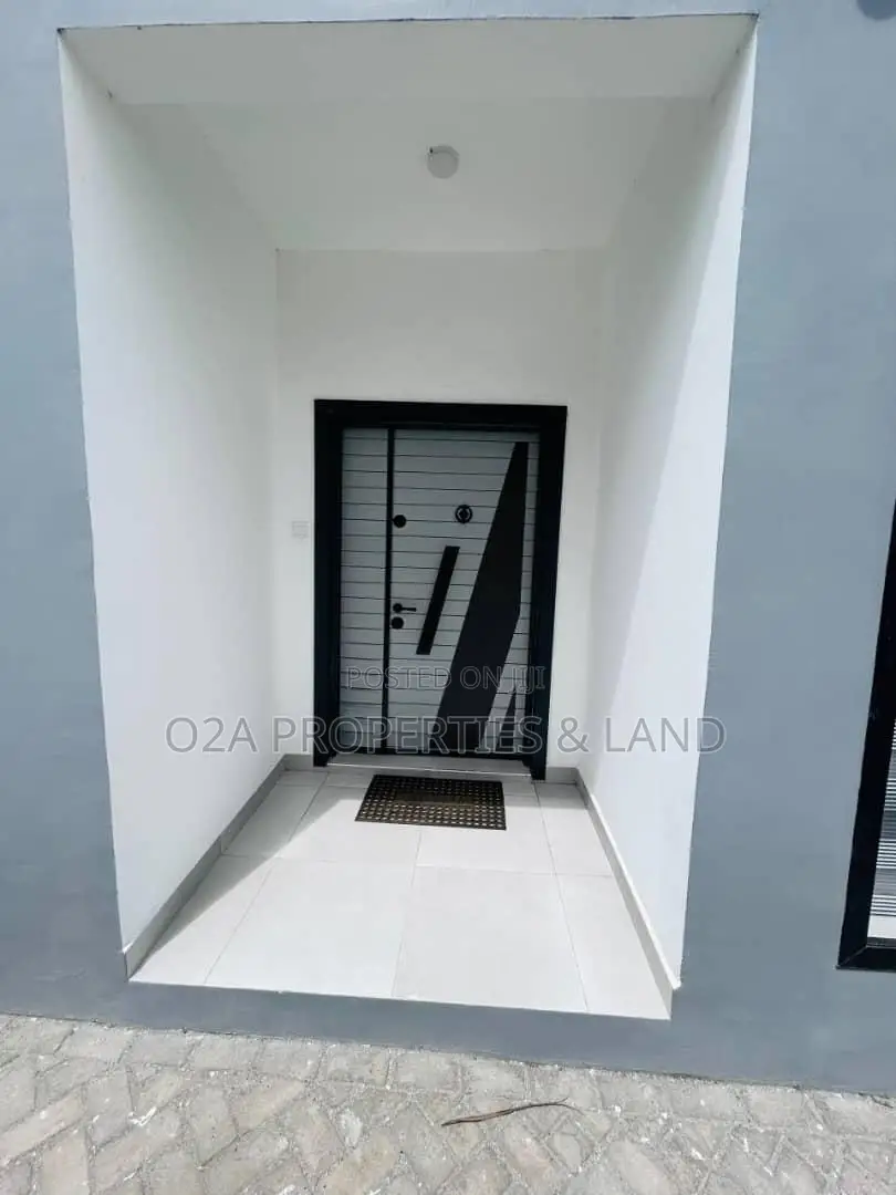 Furnished 4bdrm Townhouse / Terrace in Labone for rent in Labone Junction