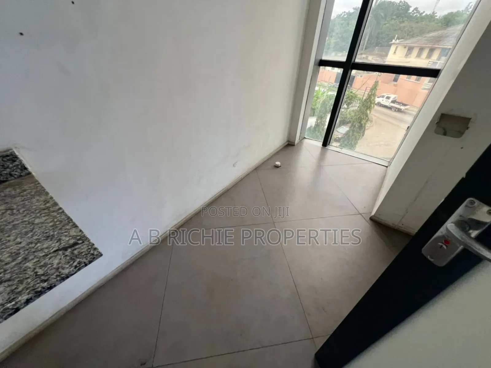 Commercial Office Space for Sale in Kanda