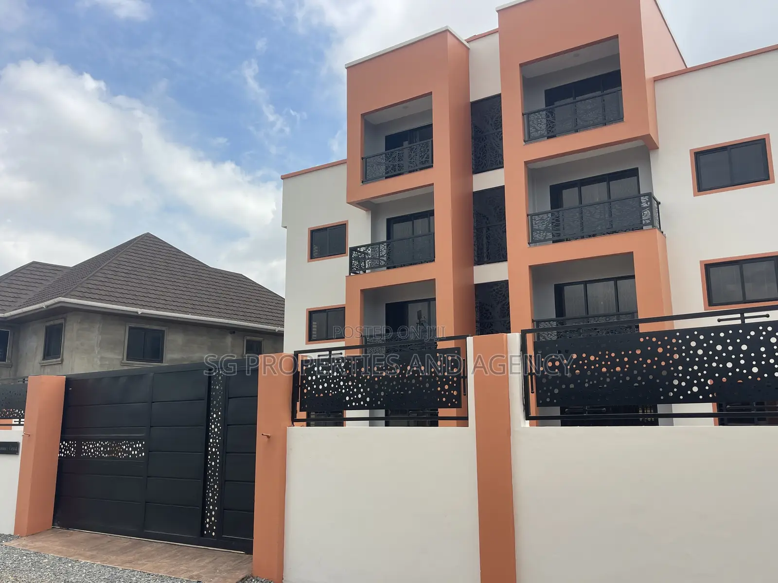 2bdrm Apartment in Lashibi, Sakumono for rent in Sakumono