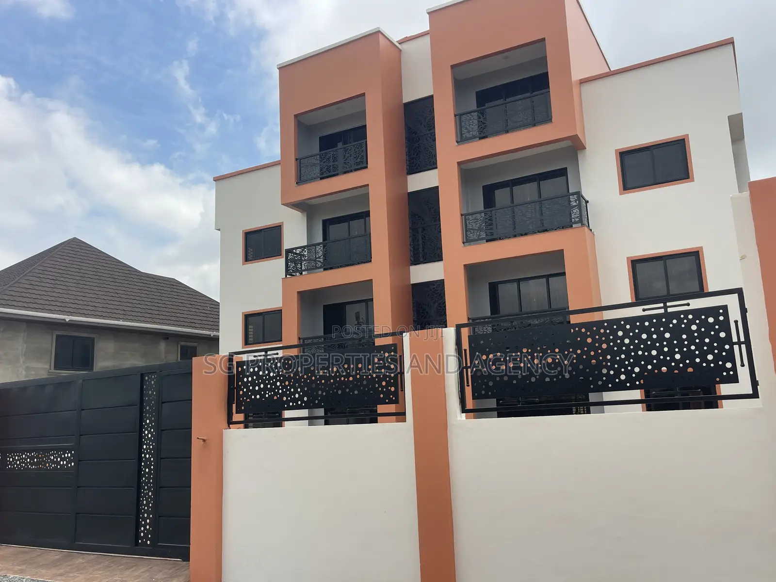 2bdrm Apartment in Lashibi, Sakumono for rent in Sakumono
