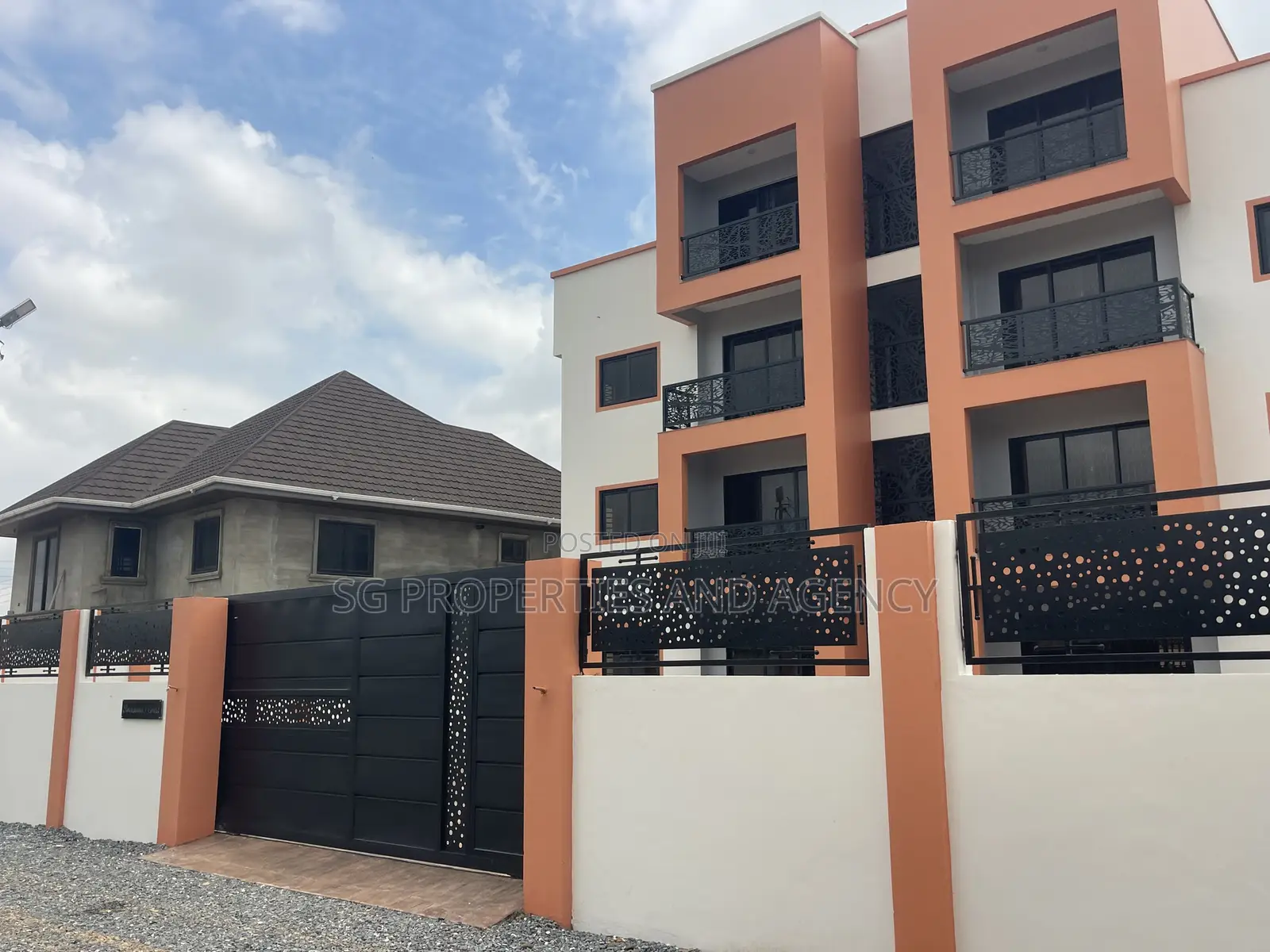 2bdrm Apartment in Lashibi, Sakumono for rent in Sakumono