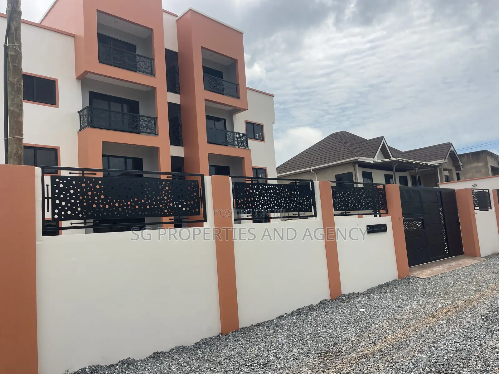2bdrm Apartment in Lashibi, Sakumono for rent in Sakumono