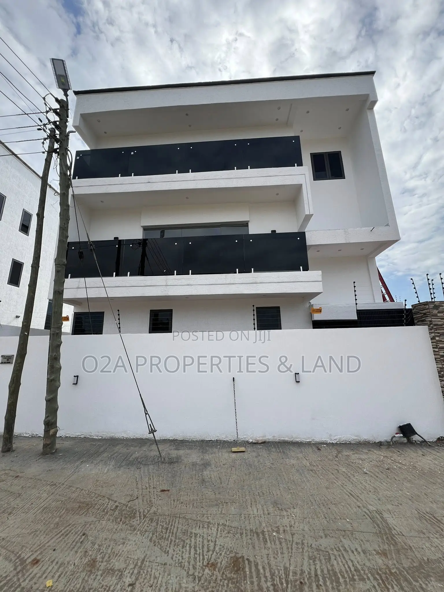3bdrm House in Ashaley Botwe, Lake Side Estate for sale in Lake Side Estate
