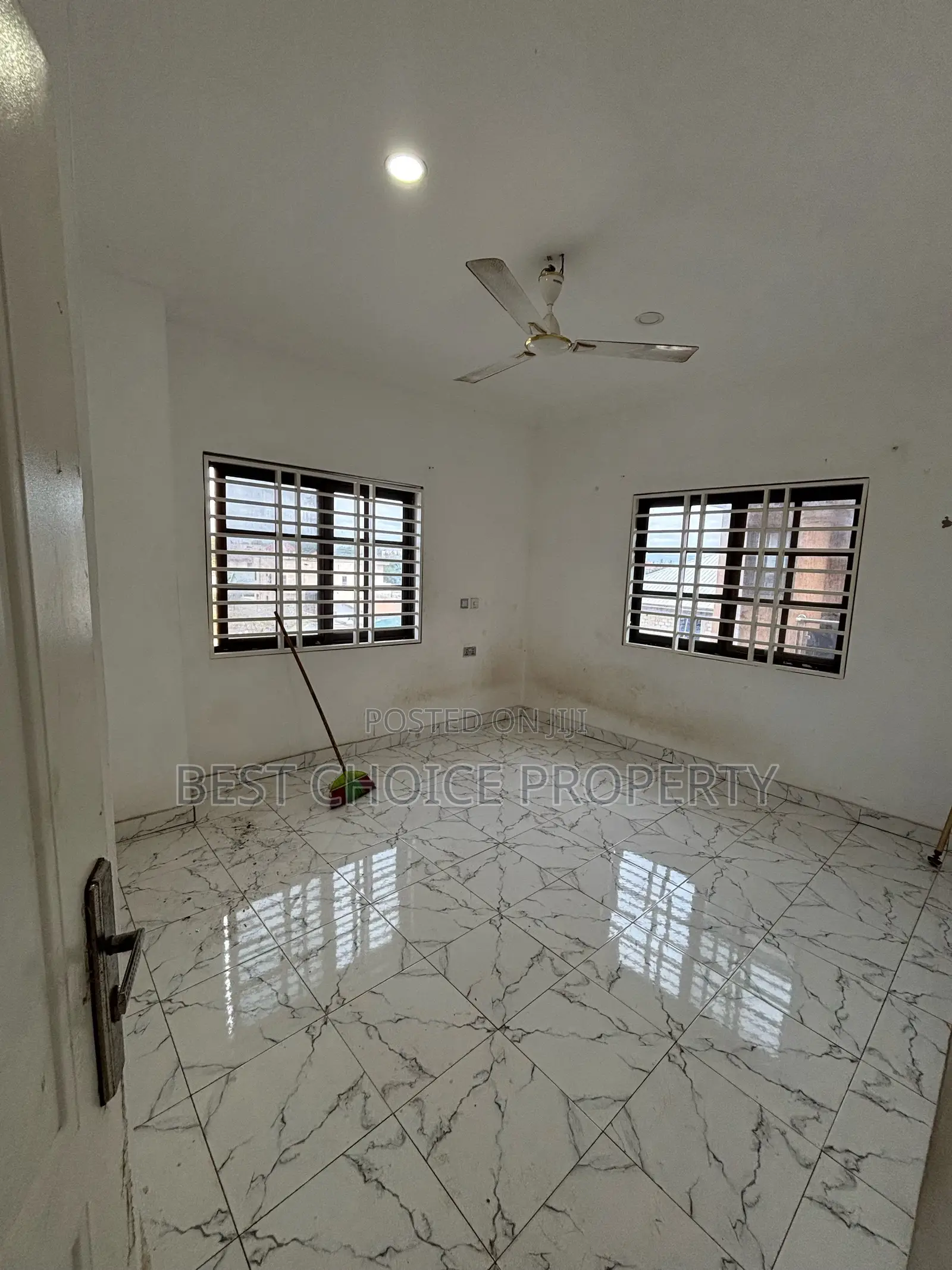 Ex 3 Bedroom Apartment for Rent at Lakeside in Lake Side Estate