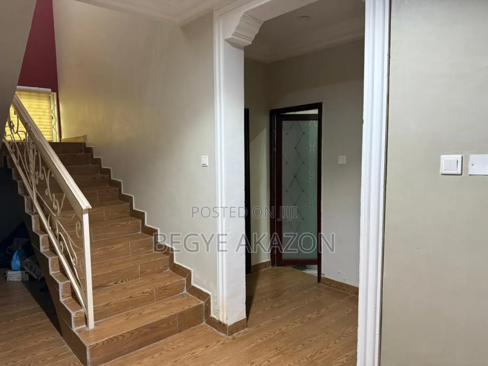8bdrm House in Begye Akazon, Old Barrier for sale in Old Barrier