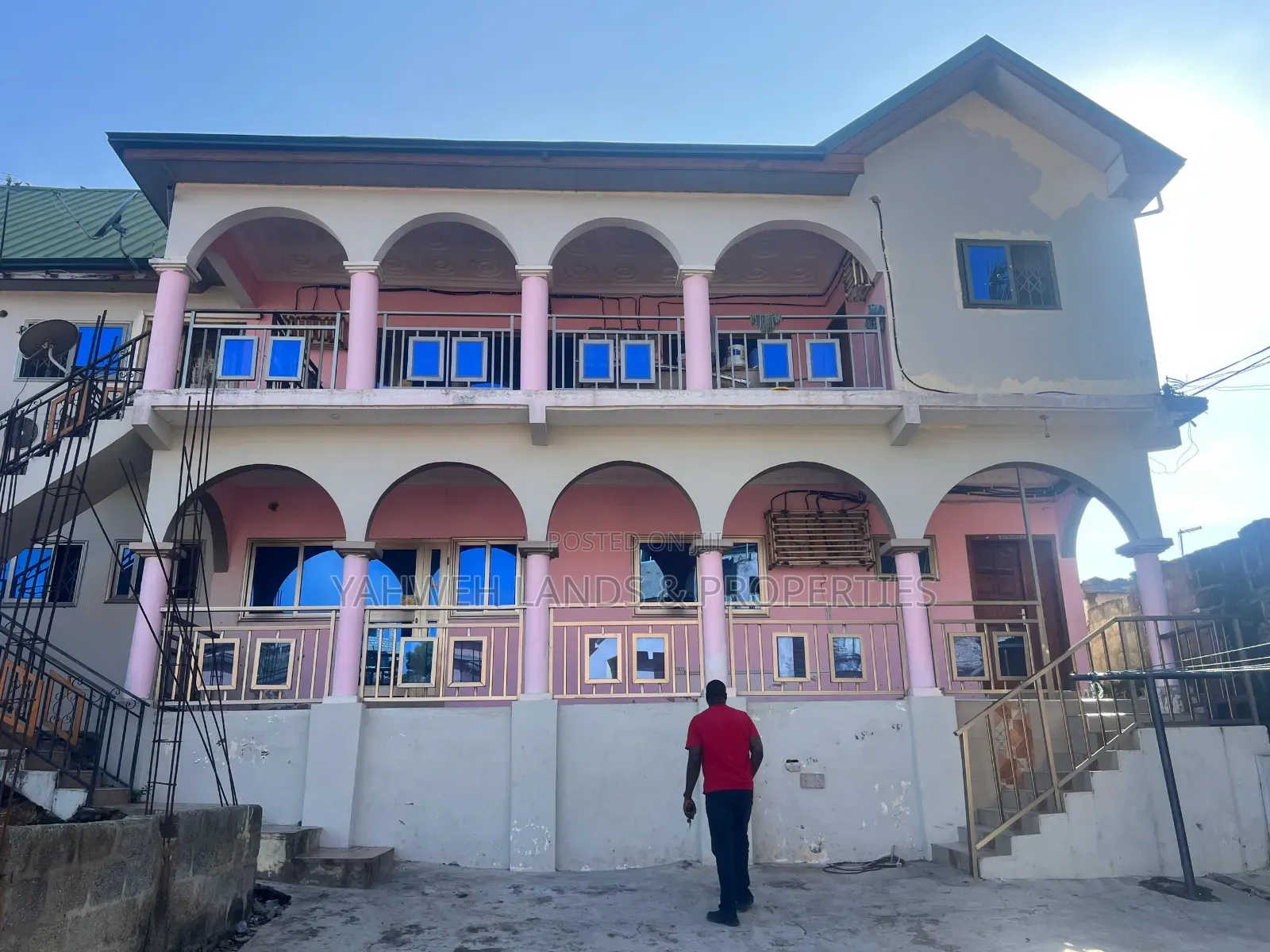 8bdrm House in Accra Metropolitan for sale in Accra Metropolitan