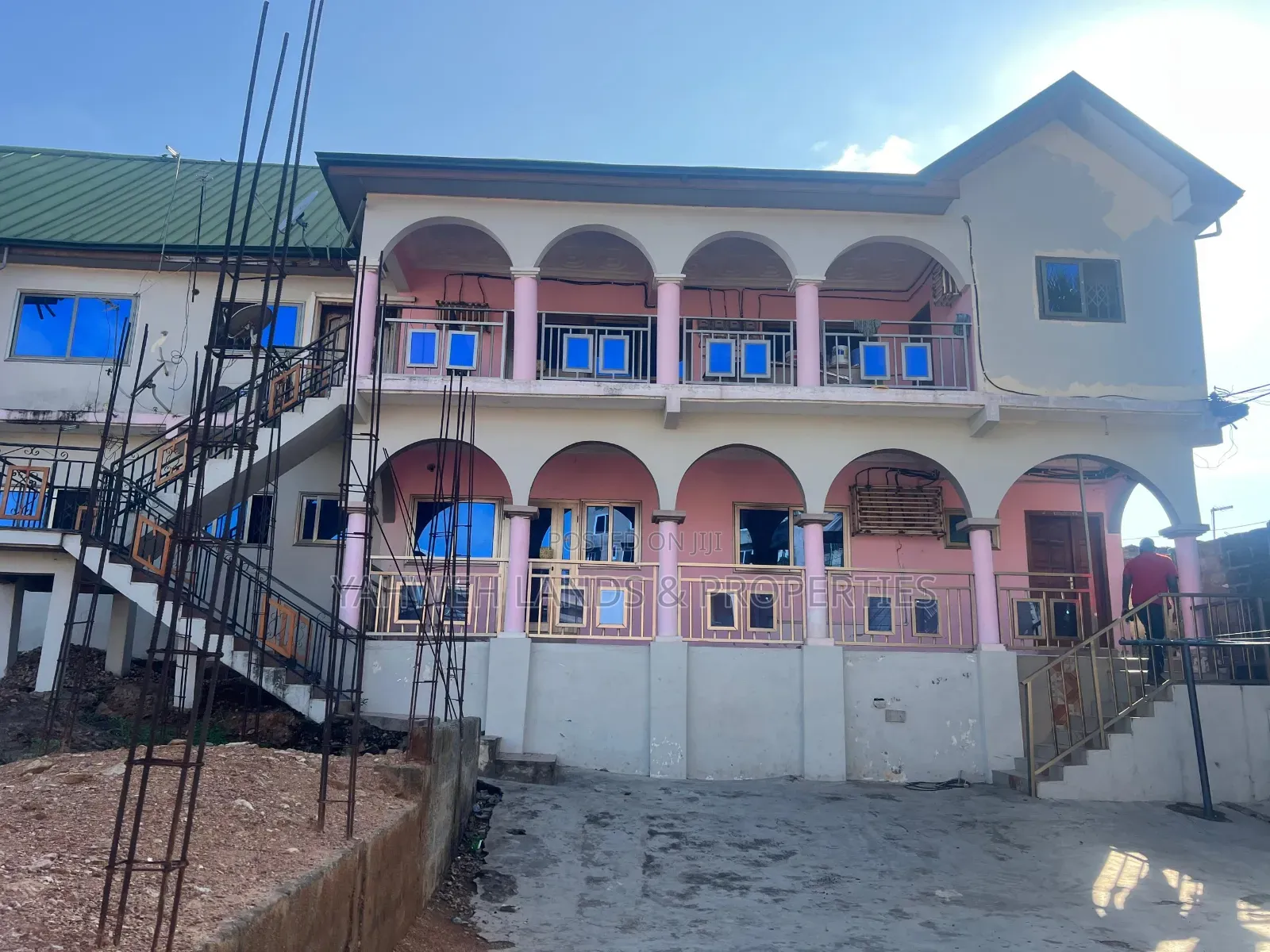 8bdrm House in Accra Metropolitan for sale in Accra Metropolitan