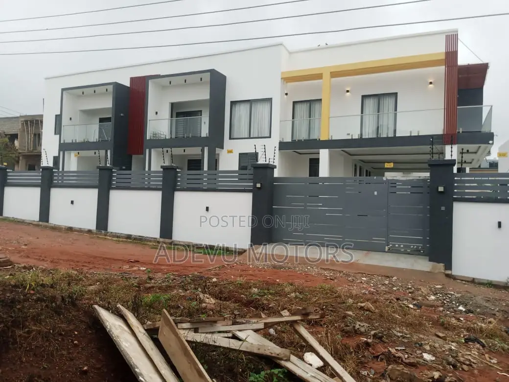 9bdrm Apartment in Adevu Homes, Oyarifa for sale in Oyarifa