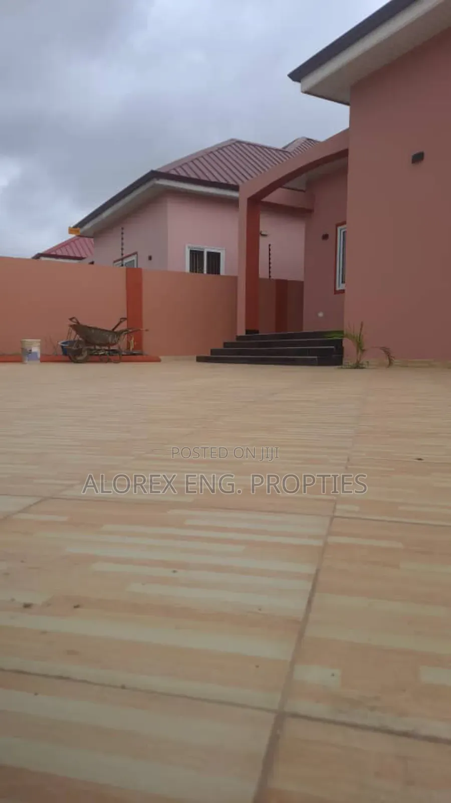 3bdrm House in House, Oyarifa for sale in Oyarifa